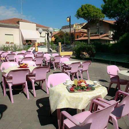 Hotel Adriatico Bellaria-Igea Marina Exterior foto