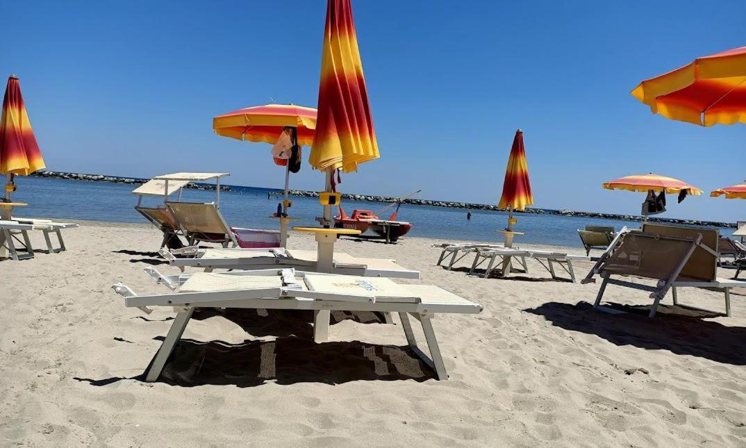 Hotel Adriatico Bellaria-Igea Marina Exterior foto
