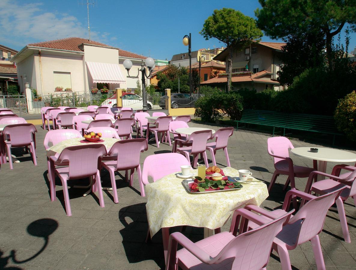 Hotel Adriatico Bellaria-Igea Marina Exterior foto
